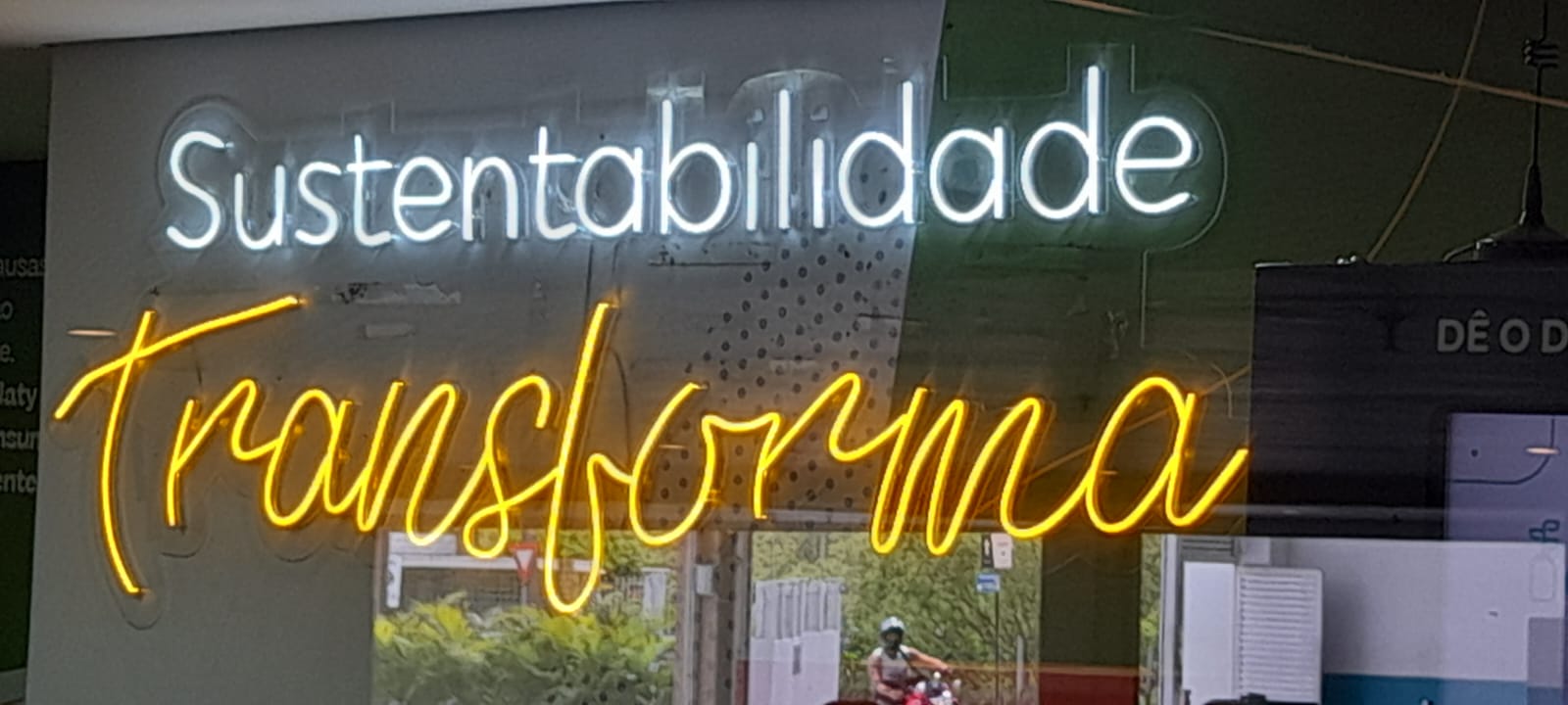 Eletricista executando serviço em Natal RN