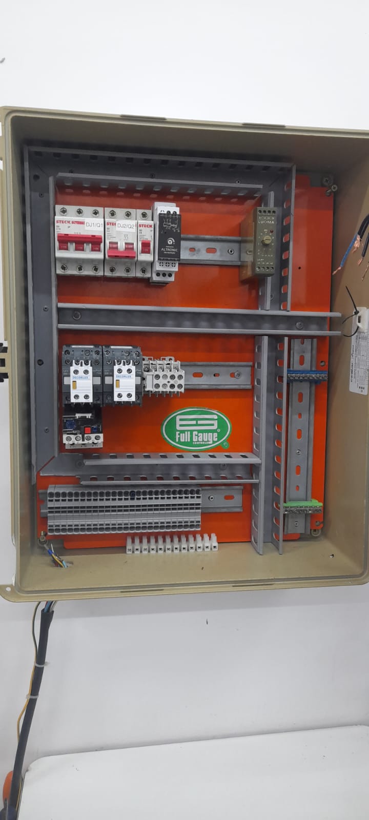 Serviço de refrigeração e carga de gás de ar condicionado