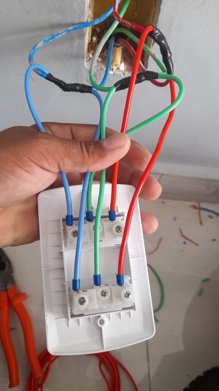Aterramento elétrico e proteção contra surtos