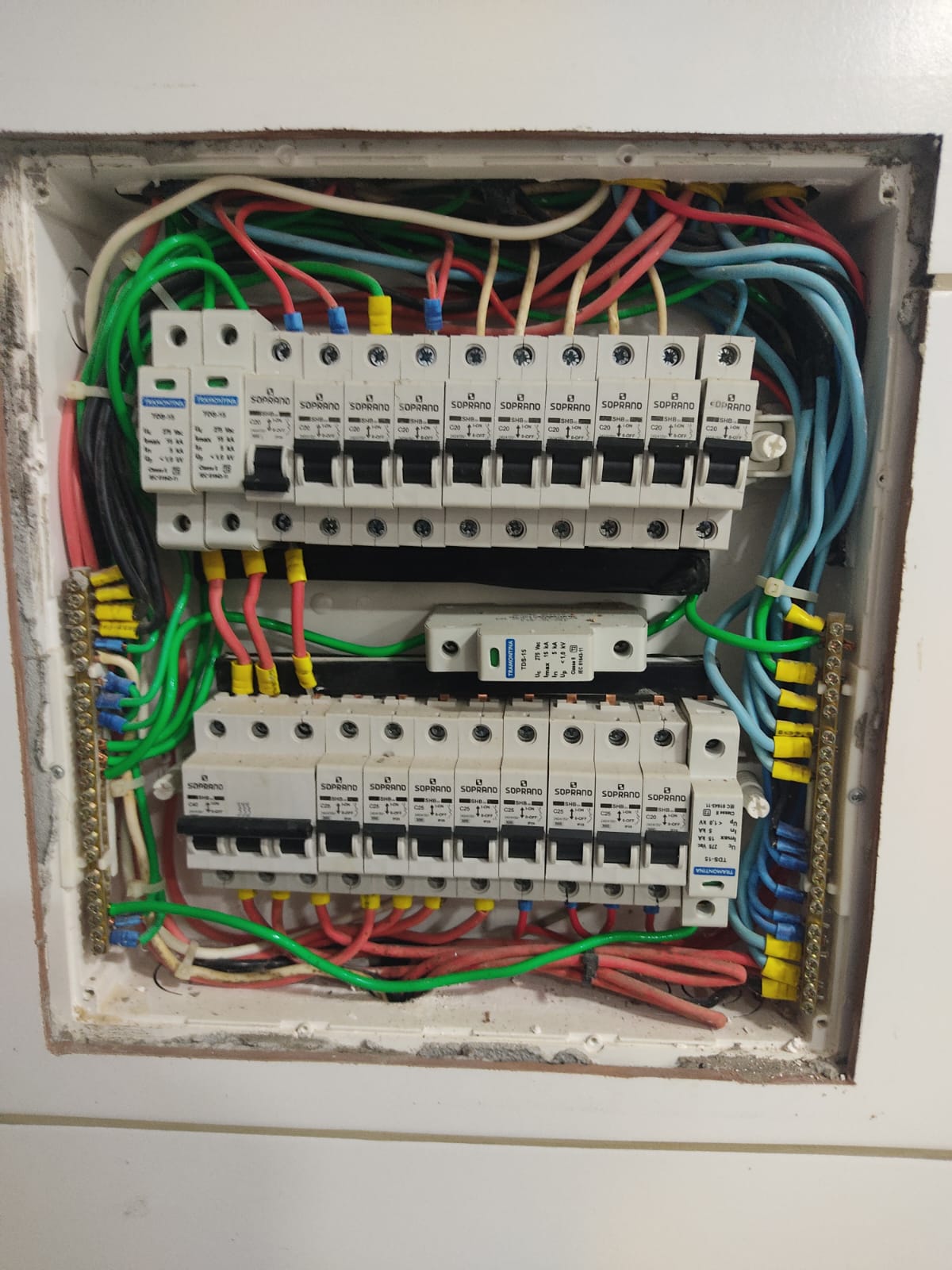 Manutenção elétrica corretiva e emergencial 24h